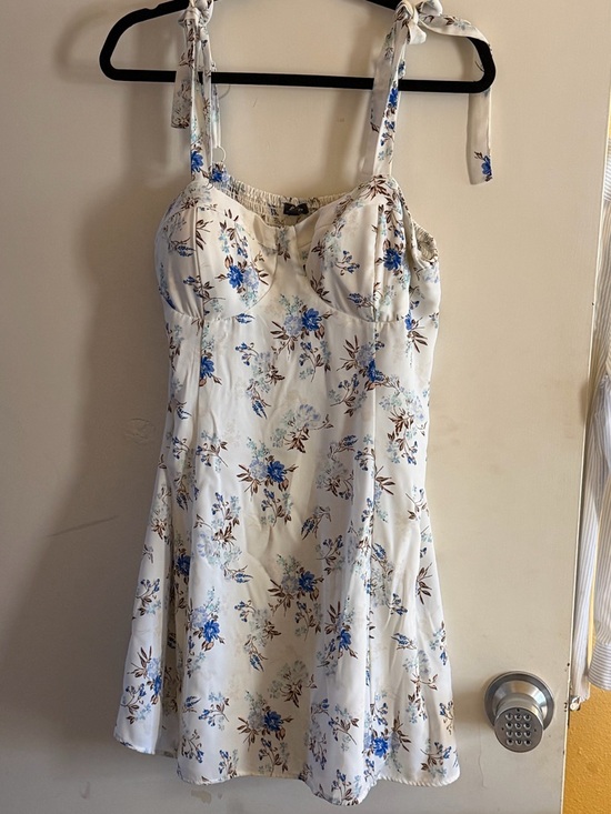 Lily Rose Dresses & Skirts - Lily Rose White and Blue Floral Dress
